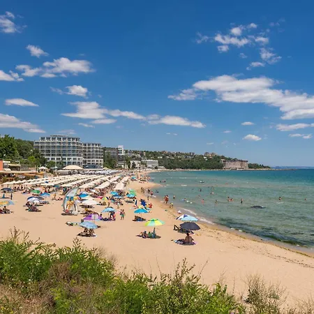 Ivy - Lux With Parking & Pool In Azur Panorama Apartment